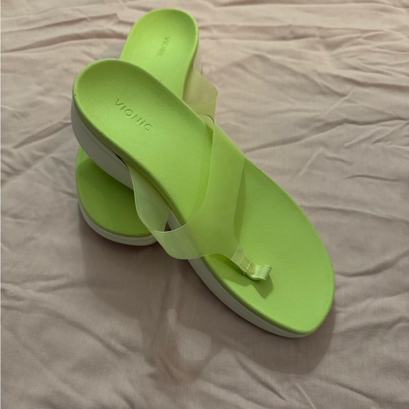 Brand new Vionic flip flops - Picture 3 of 3